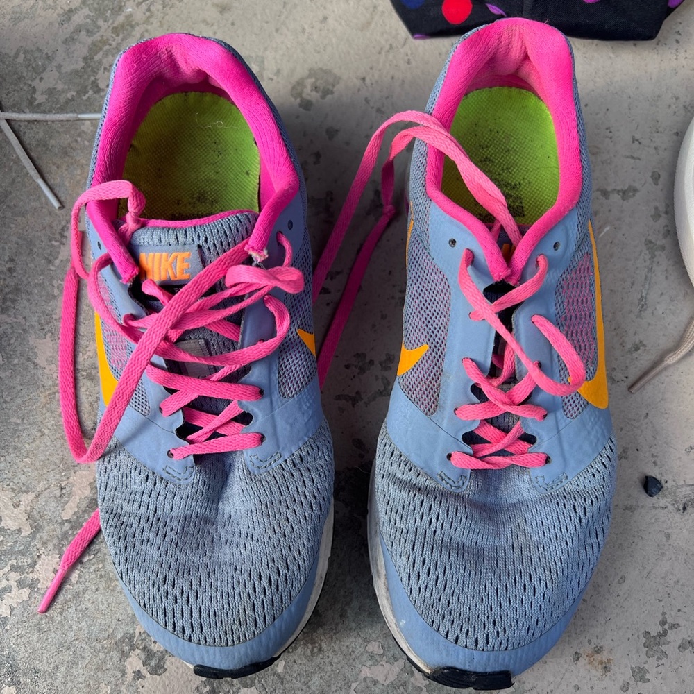 Nike sneakers size 7.5 running woman
